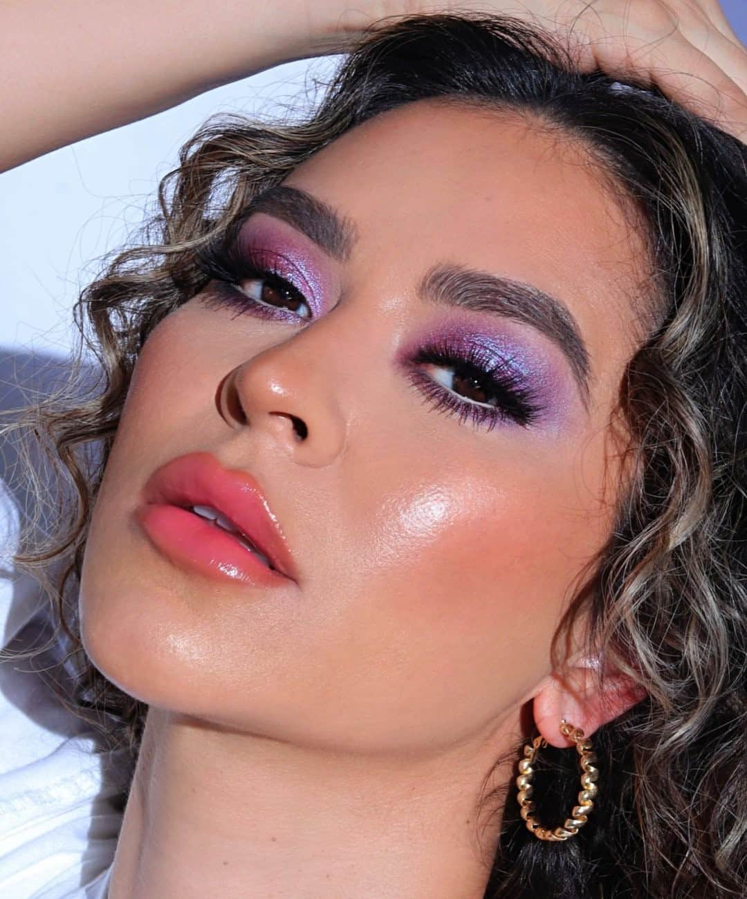 Too Facedのインスタグラム：「OMG 💜🤩 @lishalovesmakeup masters the perfect glow in our That's My Jam Palette, Killer Liner shade Cashmere, Peach Bloom Lip Balm shade Peach Punch, Peach Bloom Lip & Cheek Tint shade Peach Glow, and Better Than Sex Lashes style Drama Queen! #regram #toofacedambassador #toofaced」