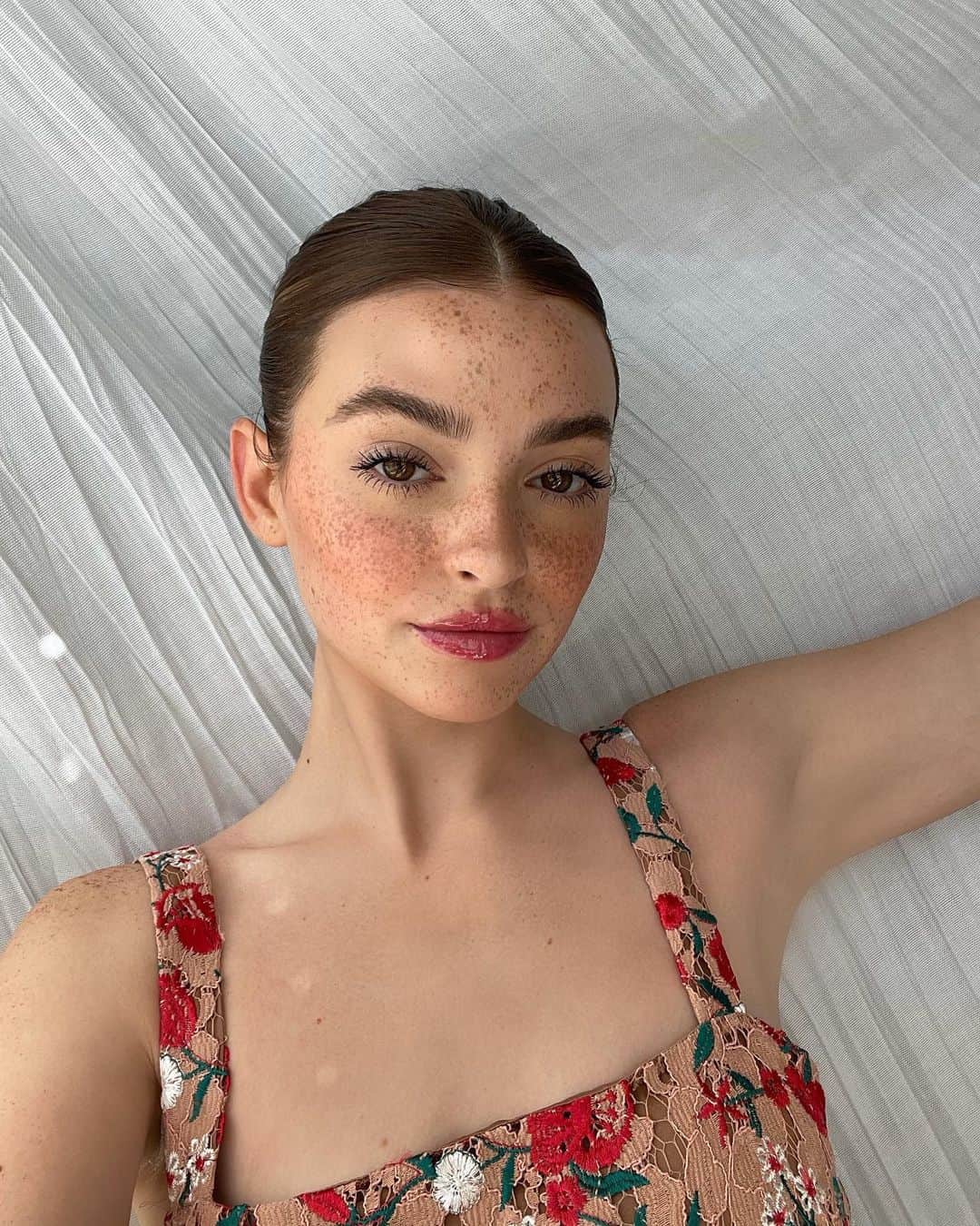 のインスタグラム：「Matching your lipstick to your dress is always a good idea 💋」