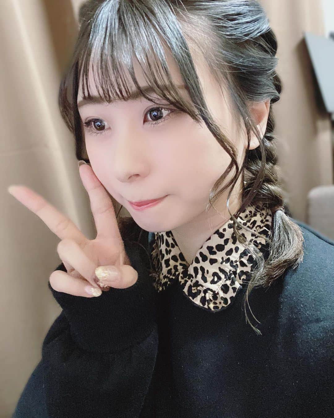 河原まゆさんのインスタグラム写真 - (河原まゆInstagram)「ヘアメさん、毎週髪の毛可愛くしてくれるからお仕事頑張れる😭❤️❤️❤️」1月24日 4時04分 - kawamayuuu