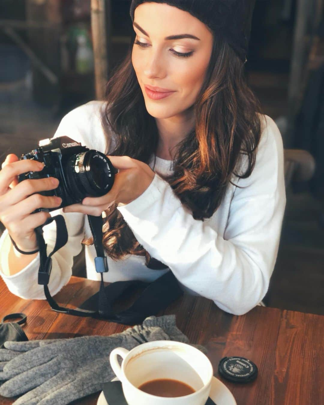 ジェシカ・ロウンズさんのインスタグラム写真 - (ジェシカ・ロウンズInstagram)「Playing with my new (old) toy 📸」1月24日 4時12分 - jessicalowndes