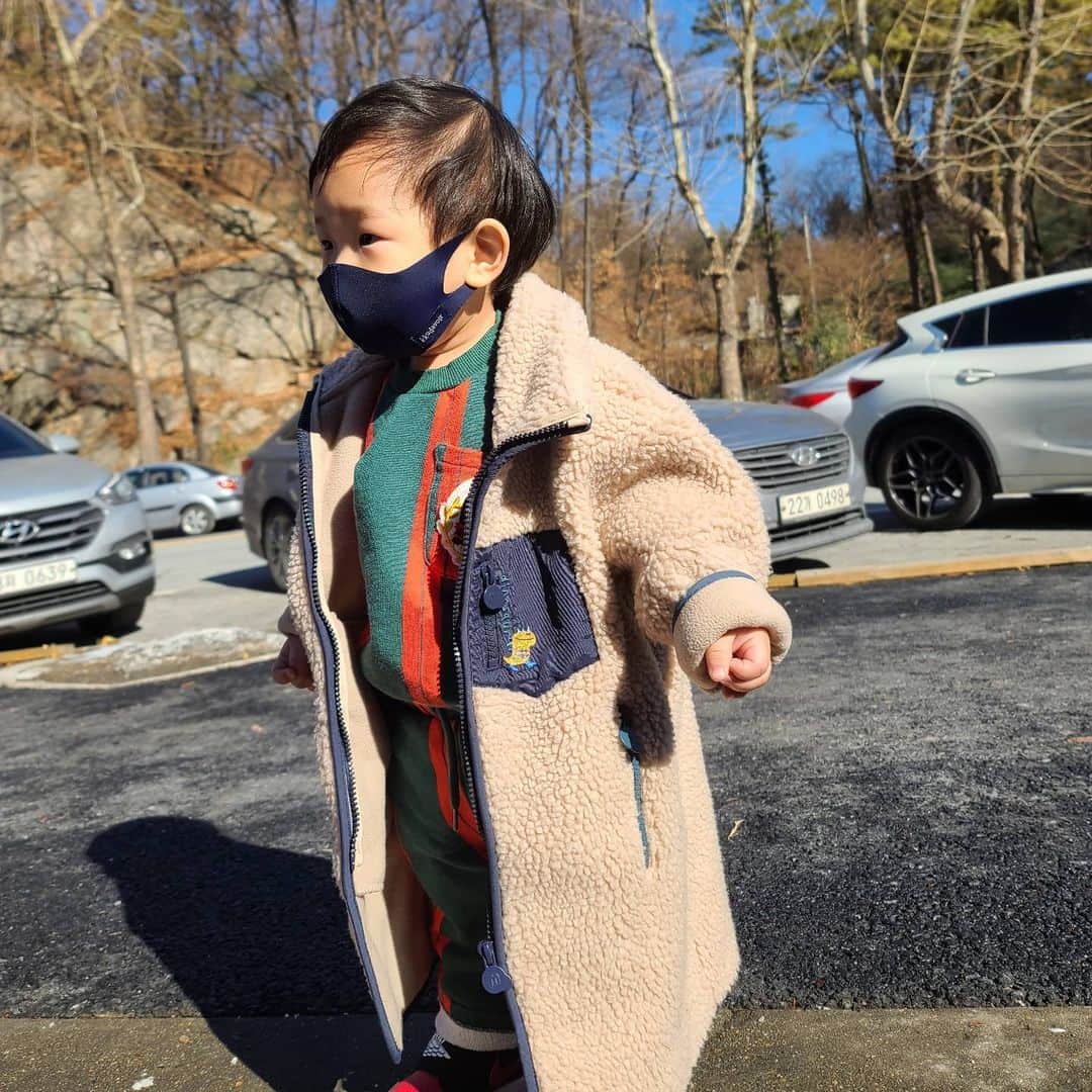 ユ・ハナさんのインスタグラム写真 - (ユ・ハナInstagram)「저번주예고로 많이 기다렸던 방송인데 또 보고 나니 하염없이 눈물만.  마음이 진정이 안되고 자꾸 자고있는 동글이만 보게 된다. 눈밑 조그만 상처도 볼때마다 가슴이 아픈데. 왜 대체..  딱 동글이만 했을 아이.  한번도 만난 적 없는 그 아이를  너무 안아주고싶어서  가슴이 메어온다..」1月24日 4時18分 - hahana111