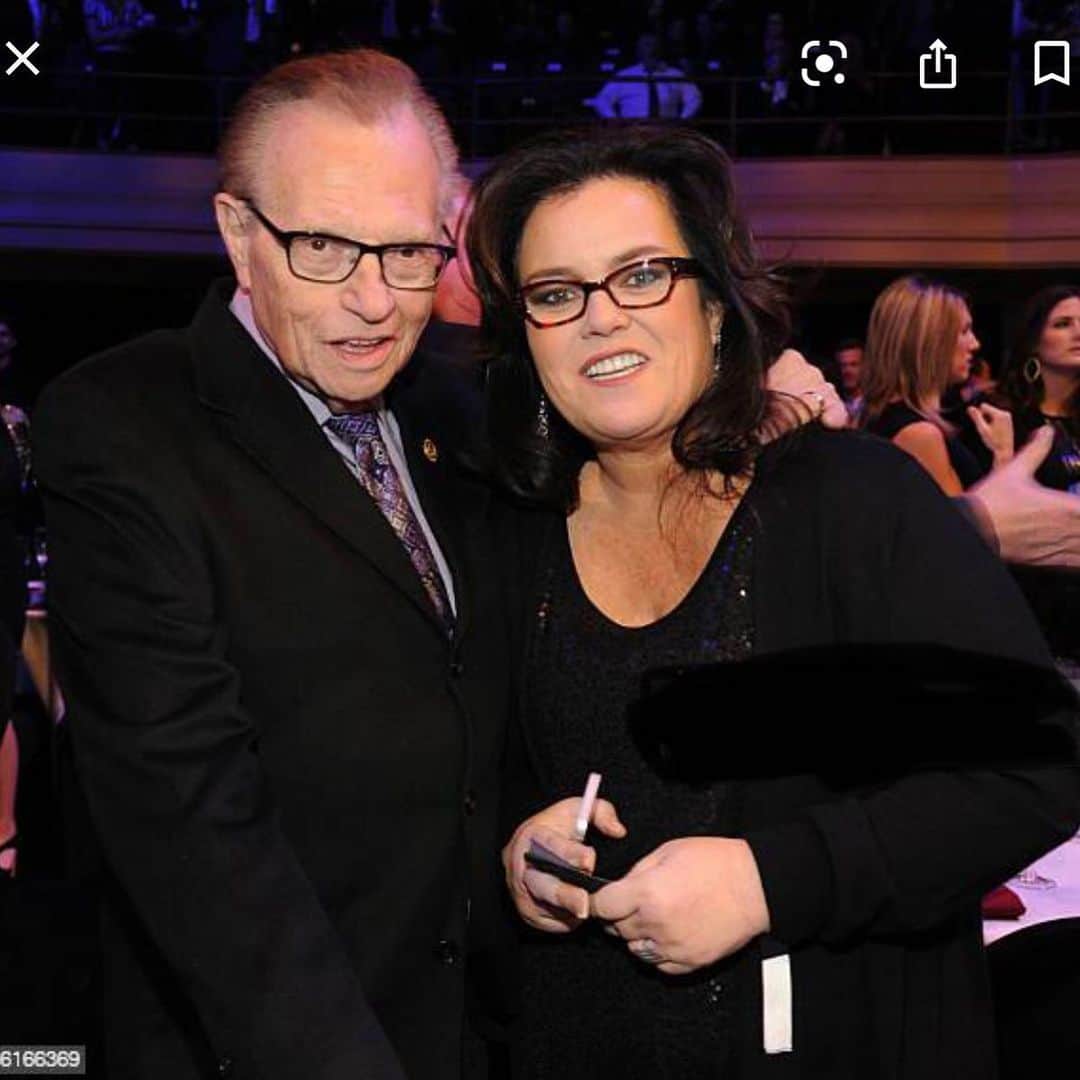 ロージー・オドネルのインスタグラム：「rip larry king #legend」