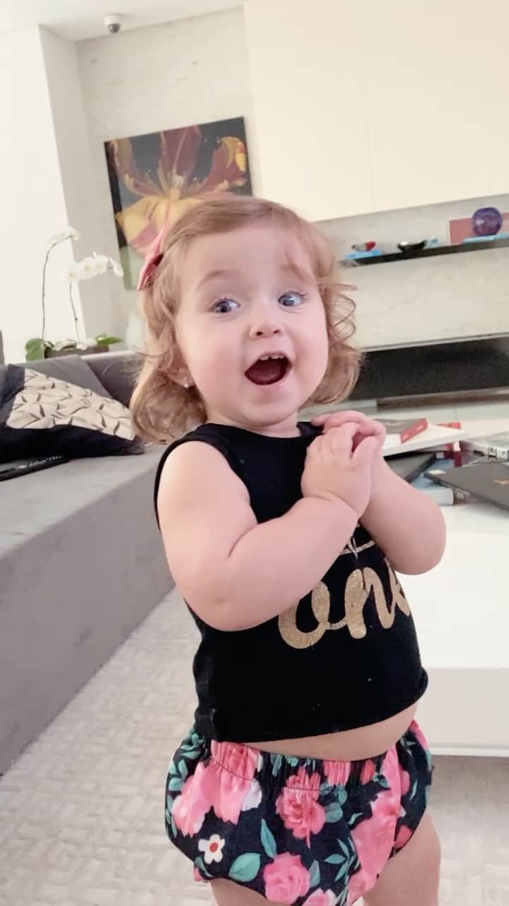 Claudia Leitteのインスタグラム：「Acho que a definição disso é ALEGRIA, né? É que dou risada, choro e agradeço... tudo ao mesmo tempo! Não é isso o que acontece quando estamos alegres? 😭😂🙌🏻 #SHALOM」
