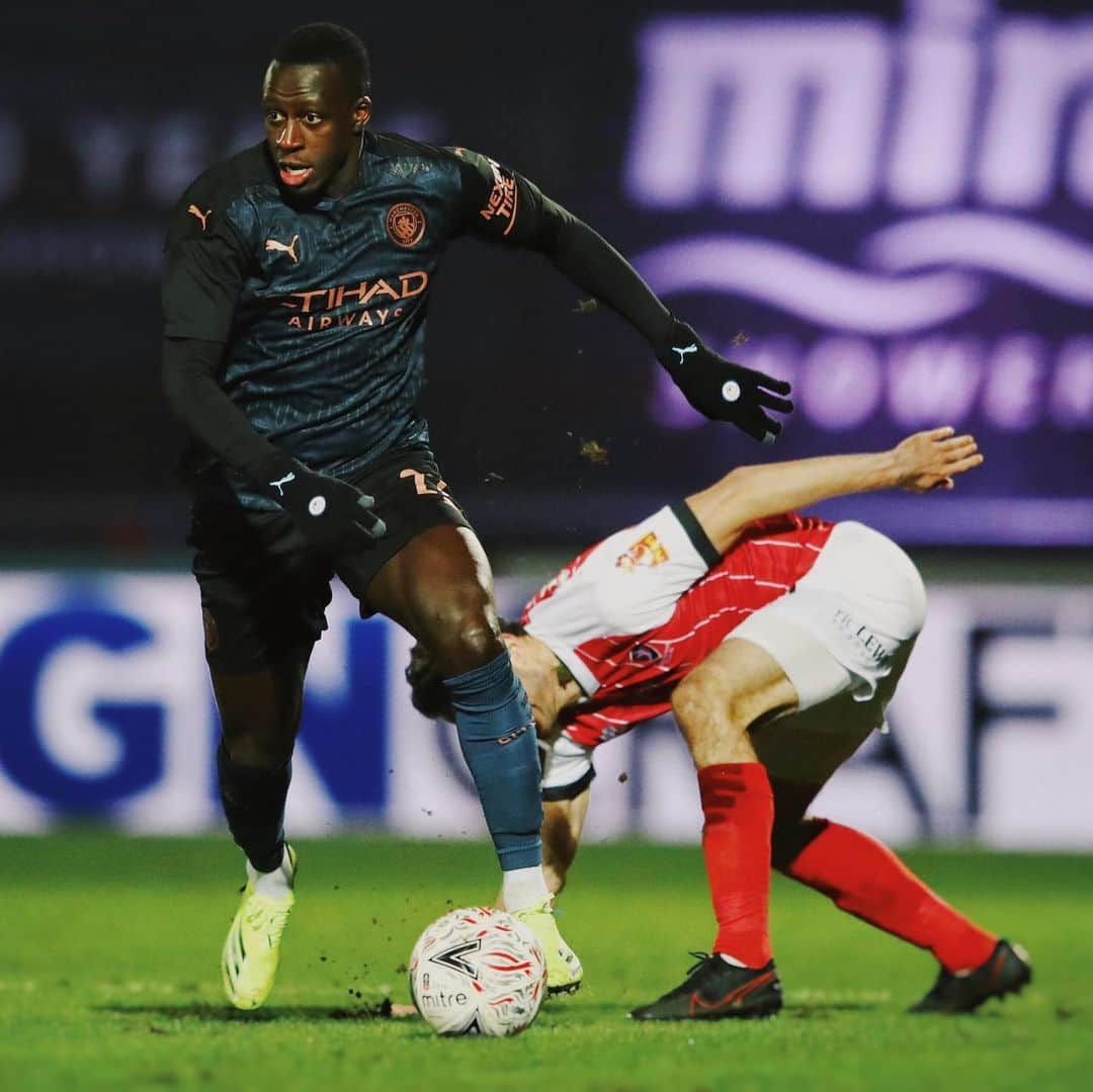 バンジャマン・メンディのインスタグラム：「Good to be back on the pitch, a difficult game for sure but we got through 🙌🏿 good luck to @ctfcofficial for the rest of the season」