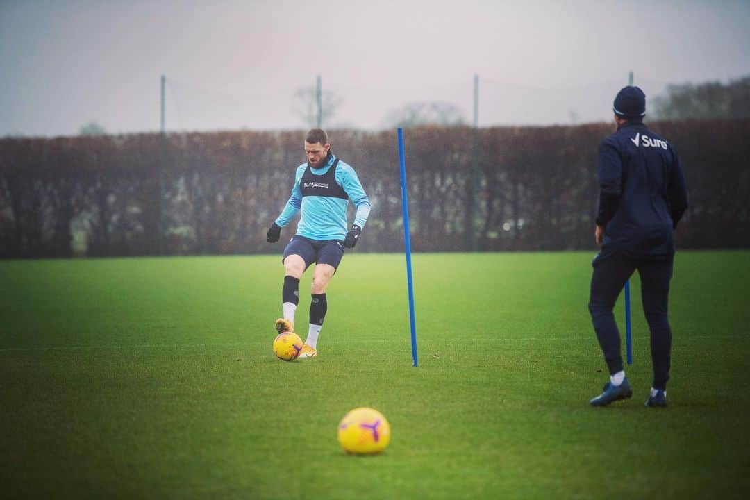 コナー・ウィッカムのインスタグラム：「The worst is behind me, and a good few weeks of work in the bank, and now the end is in sight. 🔙🔜🔋」