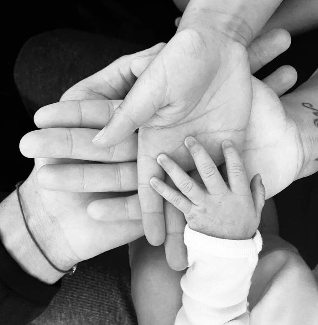 エリック・マキシム・シュポ＝モティングさんのインスタグラム写真 - (エリック・マキシム・シュポ＝モティングInstagram)「Family is everything🤎 To welcome a new family member is the greatest happiness in the world !」1月24日 5時03分 - mr.choupo