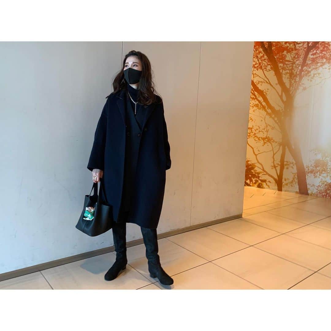 liiiiche23のインスタグラム：「・﻿ ・﻿ 23時に就寝したら﻿ こんな時間に目覚めてしまった(´；ω；`)﻿ ﻿ この前の。﻿ 用事があって出かけたついでに﻿ ちょっとだけお買い物。﻿ ﻿ 去年のセール前にgetしてた﻿ @maisonmargiela のベストを主役に。﻿ （全然見えてないけど笑）﻿ ・﻿ ・ #code #coordinate #fashion #instafashion #instagood #ootd #outfitoftheday #outfit #dailylook #dailylook_japan #dailylook_jp #deuxiemeclasse #ドゥーズィエムクラス #maisonmargiela #メゾンマルジェラ #margiela #マルジェラ #uniqlo #ユニクロ #chanel #chanelshoes #シャネル #ロングブーツ #boots #hermes #エルメス #hermesbag #ピコタン #loewe #ロエベ」