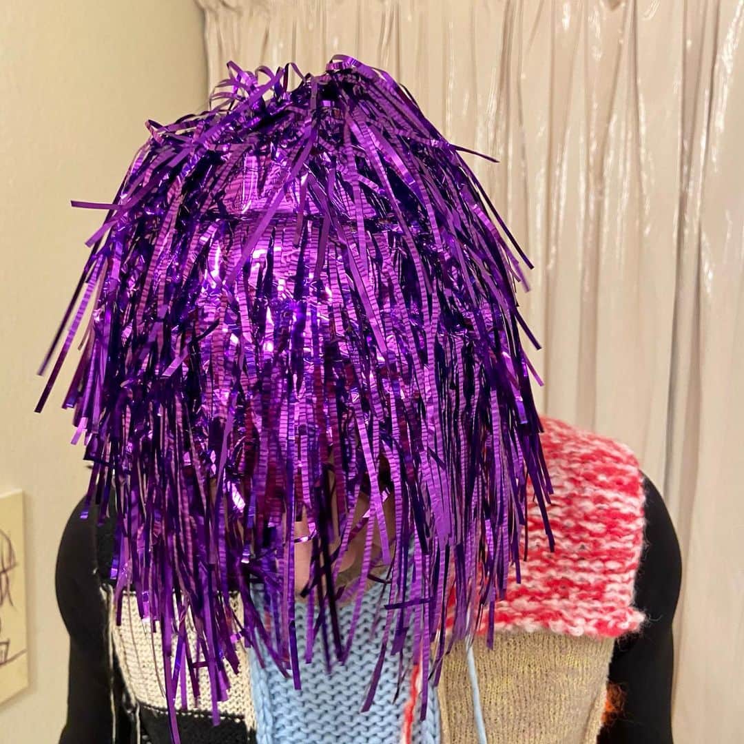 スタースタイリングさんのインスタグラム写真 - (スタースタイリングInstagram)「Purple hair.....#lametta #purplehair #knitted #machineknitting #starstyling #aw2122」1月24日 5時17分 - starstylingworldwide