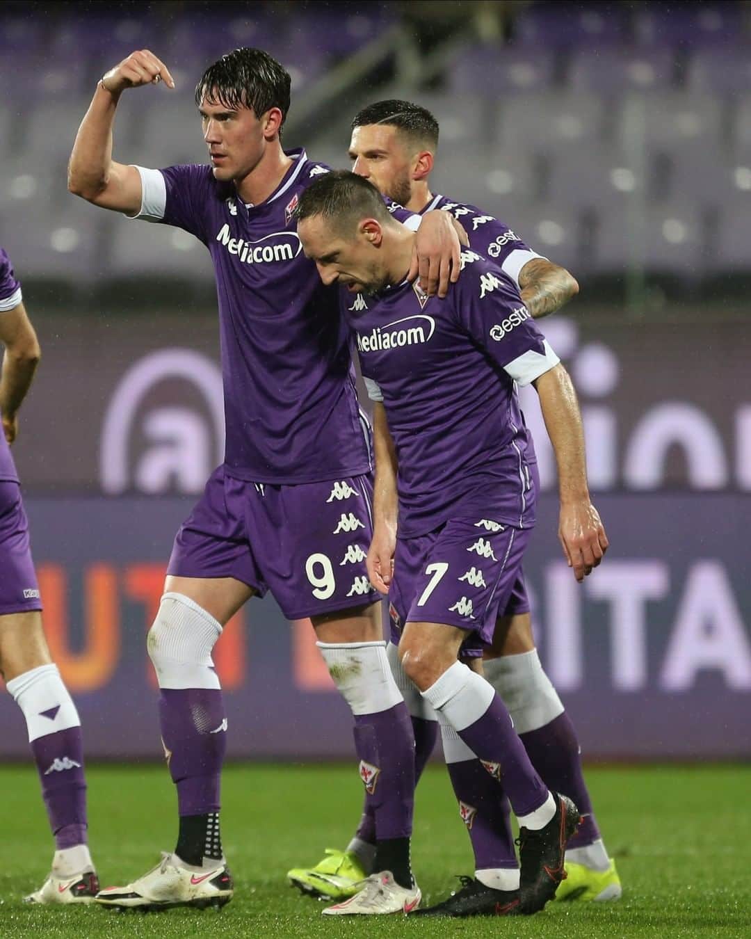 ACFフィオレンティーナさんのインスタグラム写真 - (ACFフィオレンティーナInstagram)「DUSAN 😍  Ribery assist. 👑 Vlahovic goal. ⚽️  #ForzaViola 💜 #FiorentinaCrotone #FIOvCRO #ACFFiorentina #Fiorentina #Vlahovic #Ribery」1月24日 5時30分 - acffiorentina