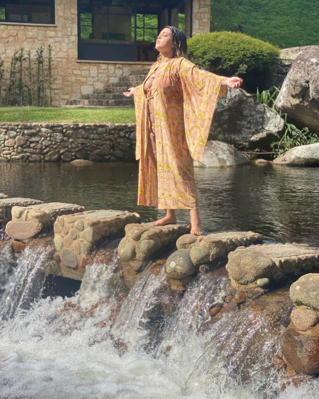Preta Gilのインスタグラム：「Recarregando com a energia de minha mãe Oxum !!! #benção #axé」