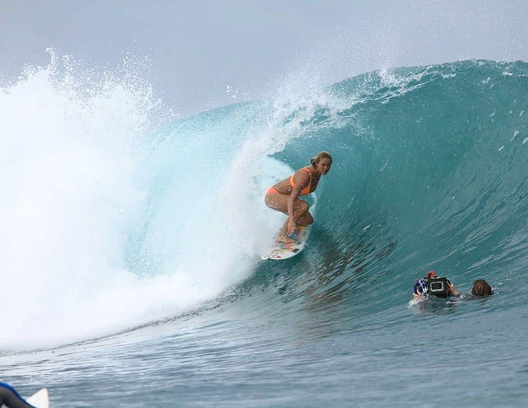 Bethany Hamiltonのインスタグラム：「If any of you haven’t seen @unstoppablethefilm my documentary, I invite you to check it out! It’s currently on ITunes, Netflix & is now in most countries worldwide! It’s also sold as a dvd on Amazon.  The film captures my life from childhood to motherhood & all the highs & lows in between! I hope it gets you pumped to live life to the fullest & to believe you too can overcome life’s challenges!!! ❤️🤗🤙🏽💯  Tag a friend who needs to see it!!!」