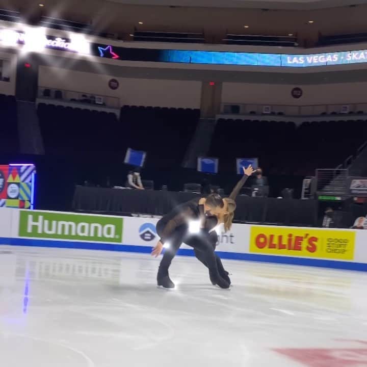 アシュリー・ケインのインスタグラム：「🦋☺️✨   🎥: @amberglenniceskater」