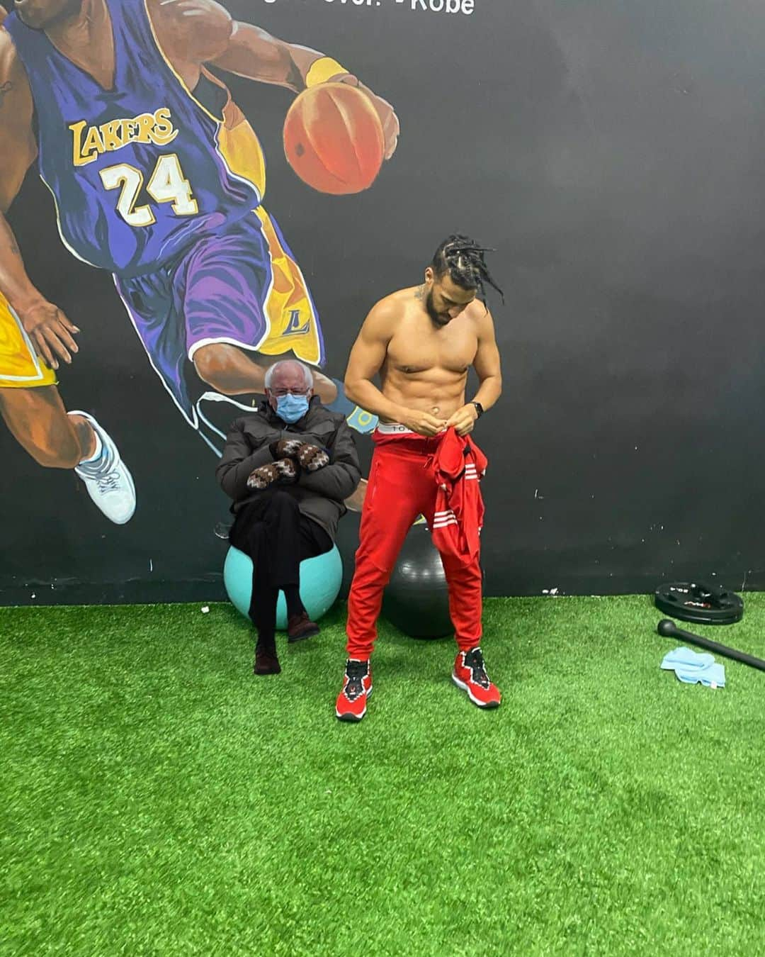 フレンチ・モンタナさんのインスタグラム写真 - (フレンチ・モンタナInstagram)「trainer of the year 😷#theygoinsayitsphotoshopped」1月24日 5時47分 - frenchmontana