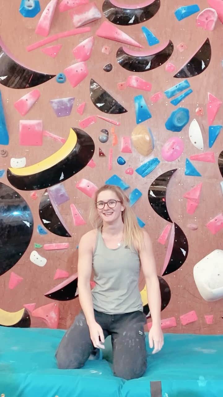 シャウナ・コックジーのインスタグラム：「Some mighty fine moves were made up today. And some wonderfully fine falls happened too!」