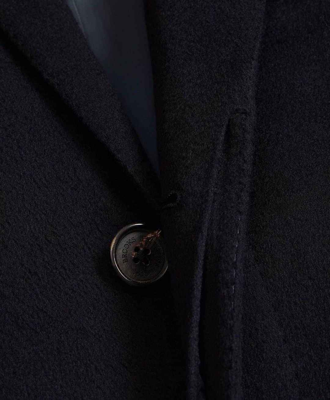 ブルックスブラザーズさんのインスタグラム写真 - (ブルックスブラザーズInstagram)「Comment 1-10 ⬇️. Which jacket/coat detail makes you feel the most warm and fuzzy inside? (Head to the link in our bio for our outerwear flash sale). #BrooksBrothers」1月24日 6時04分 - brooksbrothers