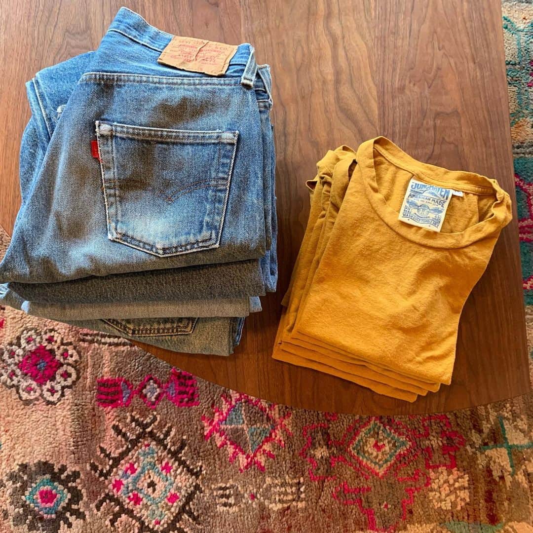 Beam & Anchorのインスタグラム：「Just got a bunch more Levi’s in - can’t beat em with a cozy @jungmaven tee. 👌🏼」