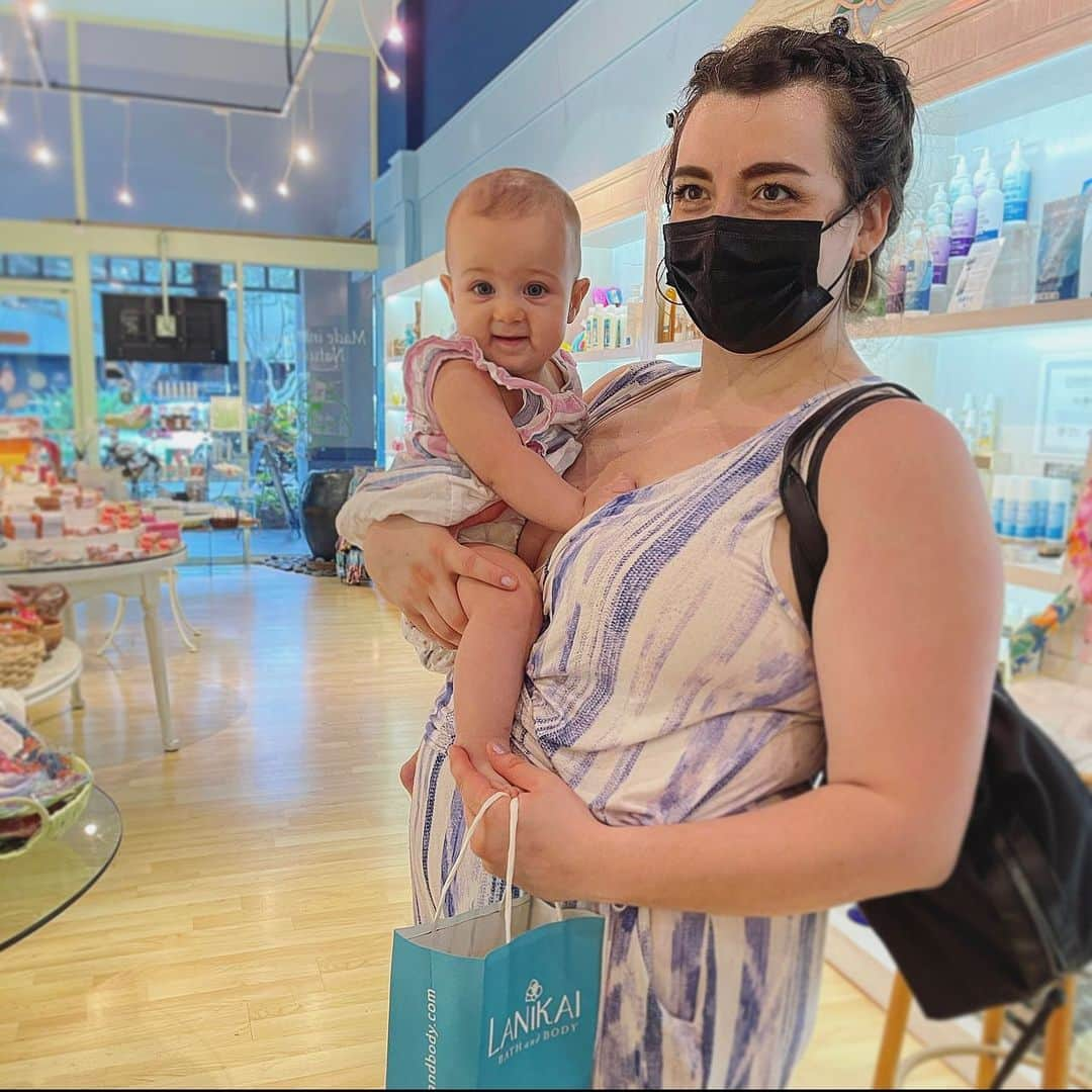 Lanikai Bath and Bodyさんのインスタグラム写真 - (Lanikai Bath and BodyInstagram)「We’re all smiles! This pretty mama has been a follower from afar & while visiting stopped in for the first time! We love our social community & hope to meet all of you someday! Until then, we’ll bring the Island to you. 🤍  #loyal #bestcustomers #blessed #nontoxic #cbd #epsomsalt #pregnancy #stretchmarks #wellness #mask #baby sanitize #organic #natural #skincare #beauty #hawaii #lanikaibathandbody」1月24日 6時44分 - lanikaibathandbody