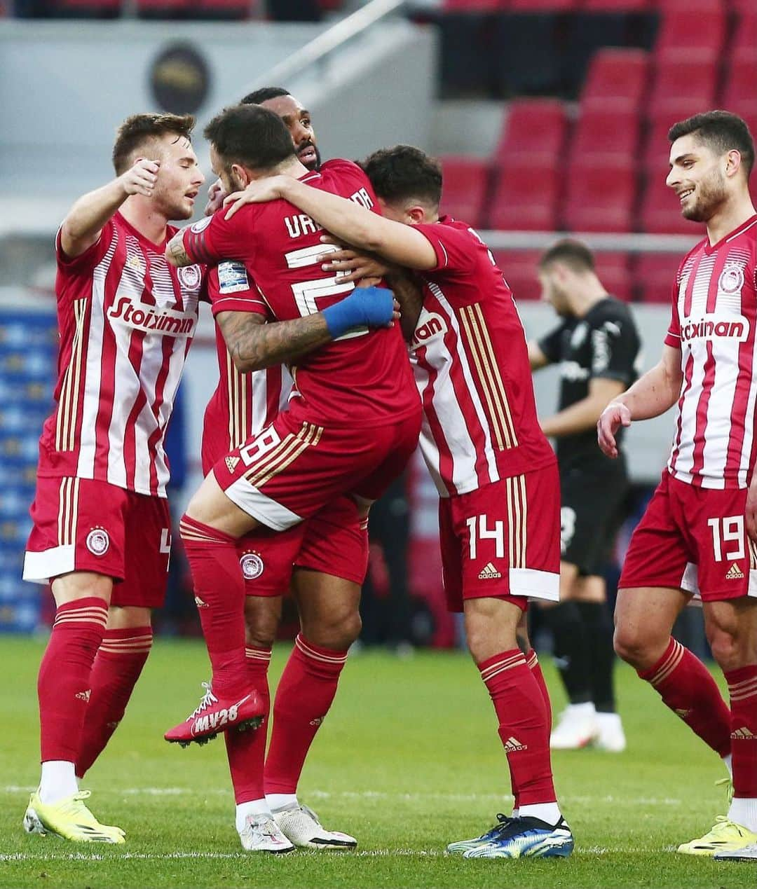 マテュー・ヴァルブエナのインスタグラム：「We continue! 🎯x2 #Olympiacos」