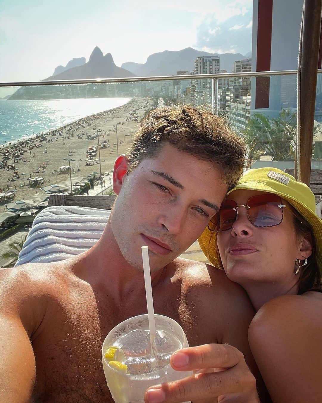 フランシスコ･ラチョースキーのインスタグラム：「Bondi do jobi 🍻」