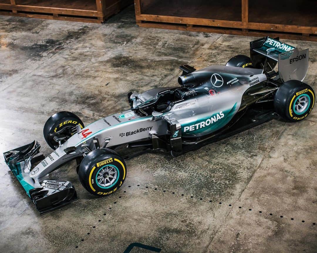 MERCEDES AMG PETRONASさんのインスタグラム写真 - (MERCEDES AMG PETRONASInstagram)「Here’s to old friends 🥂  All the feels with these 😍 pics of W06 and today’s episode of The Silver Arrows Story! ✨」2月8日 1時24分 - mercedesamgf1