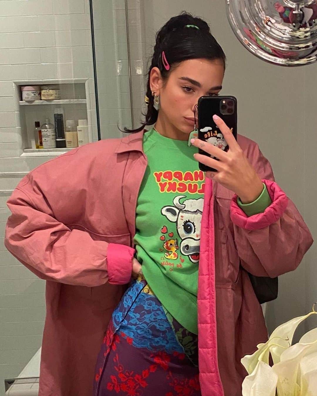 Marc Jacobsさんのインスタグラム写真 - (Marc JacobsInstagram)「Dua wears THE SWEATSHIRT from our Lunar New Year collaboration with artist Magda Archer.」2月8日 1時50分 - marcjacobs