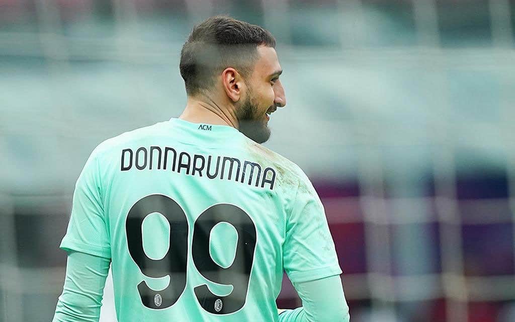 ジャンルイジ・ドンナルンマのインスタグラム：「Big win 💪🏻 Forza Milan! 🔴⚫️ #MilanCrotone #SempreMilan」