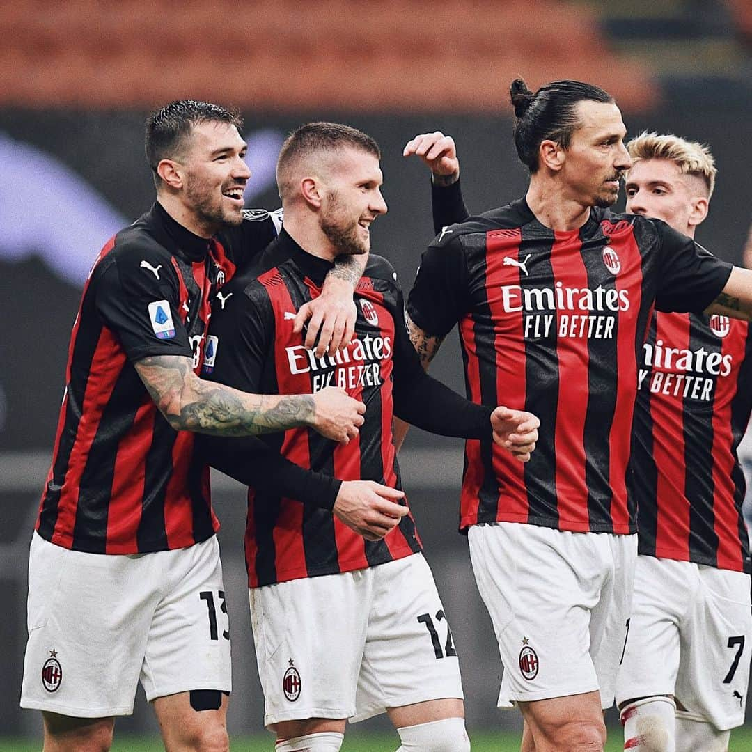 アレッシオ・ロマニョーリのインスタグラム：「Cuore, coraggio, gruppo ❤️🖤 Partita dopo partita, passo dopo passo! #ForzaMilan」