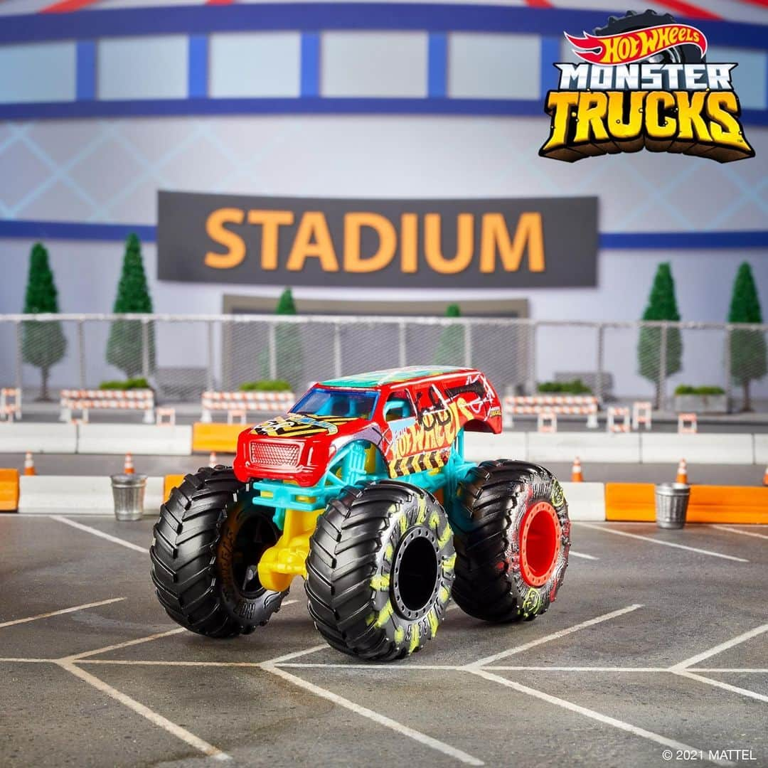 Hot Wheelsさんのインスタグラム写真 - (Hot WheelsInstagram)「We’re just here for the tailgate. 😜 #HotWheelsMonsterTrucks」2月8日 2時00分 - hotwheelsofficial