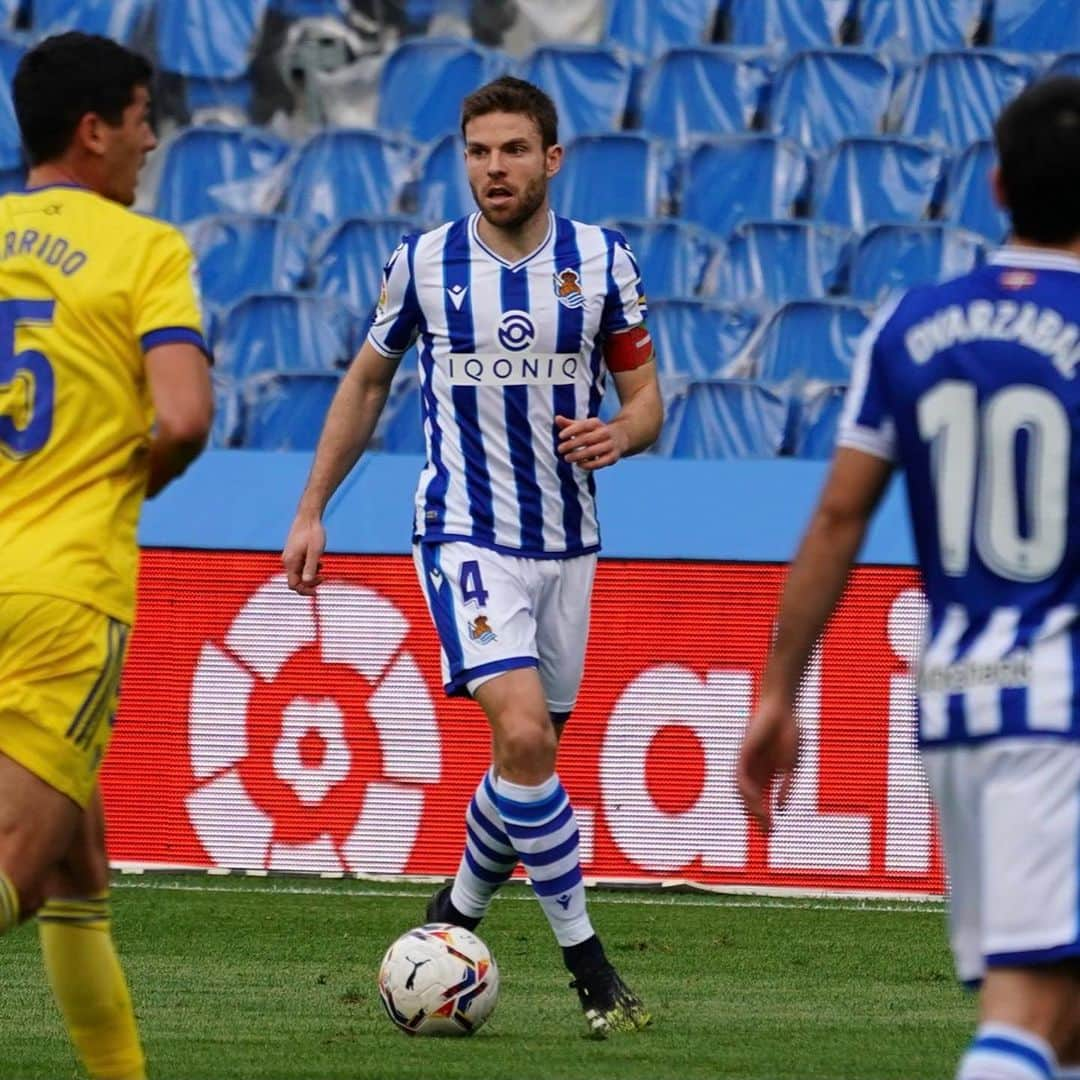 アシエル・イジャラメンディさんのインスタグラム写真 - (アシエル・イジャラメンディInstagram)「+3 💙🤍 @realsociedad  #realsociedad #realsociedadcádiz」2月8日 2時24分 - illarra4