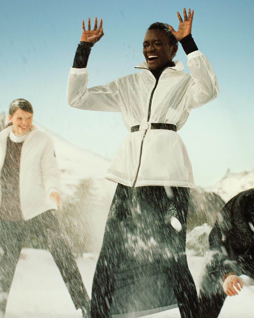 モンクレールのインスタグラム：「Snow big deal.   @KotoBolofo headed to the Italian Alps for his #MonclerVoices shoot. It was a journey most of his models were taking for the very first time — and needless to say, their minds were blown. “They’d never seen snow like that! They were going crazy!” Bolofo recalls. “That’s exactly the kind of energy and spontaneity I was looking for with this shoot — everyone just letting loose.”」