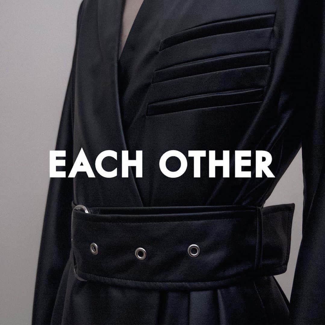 イーチ x アザーのインスタグラム：「VEGAN LEATHER COAT CLOSE UP」
