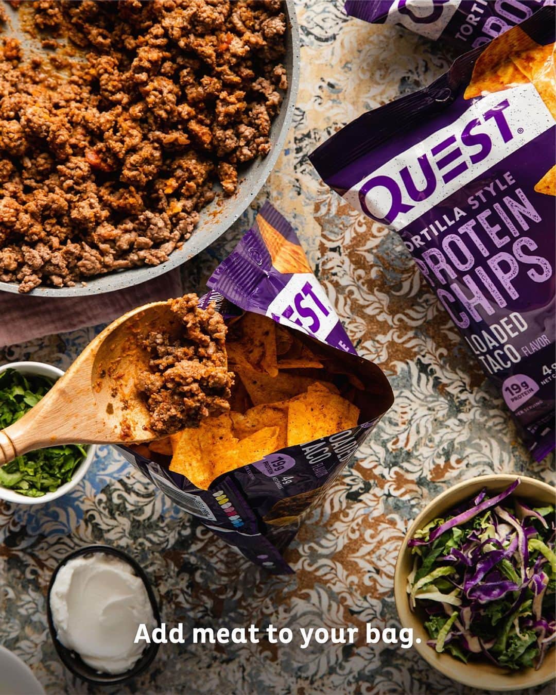questnutritionさんのインスタグラム写真 - (questnutritionInstagram)「Let’s make Quest Walking Tacos! 💪🌮🙌 👉SWIPE THROUGH📲 • Ingredients: 👉 4 bags Quest Loaded Taco Tortilla Chips (meat + toppings to be distributed evenly in each bag)  👉 1 tbsp vegetable oil 👉 1 lb lean ground beef 🥩 👉 1 tsp cumin 👉 1 tsp chili powder 🌶 👉 1 tsp oregano 🌿 👉 1⁄2 tsp salt 🧂 👉 1⁄4 tsp garlic powder 🧄 👉 1⁄4 cup tomato sauce or paste 👉 1 large tomato, diced 🍅 👉 1⁄2 onion, diced 🧅 👉 2 tbsp chopped cilantro 🌿 👉 1⁄4 cup shredded cheddar cheese 🧀 👉 1 cup shredded lettuce 🥬 👉 4 tbsp sour cream 👉 1⁄4 cup salsa 💃 • Enjoy!!! 👌」2月8日 2時31分 - questnutrition