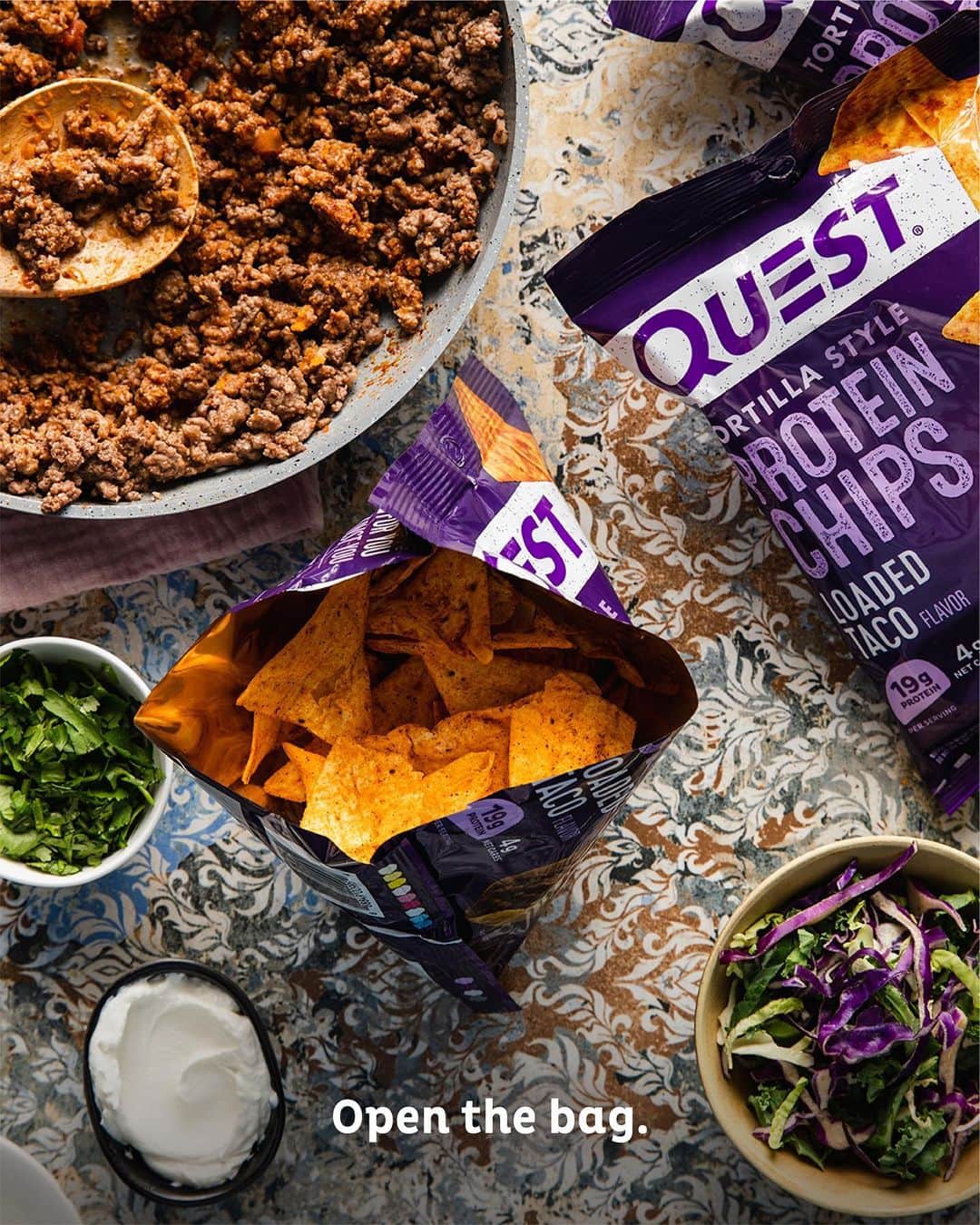 questnutritionさんのインスタグラム写真 - (questnutritionInstagram)「Let’s make Quest Walking Tacos! 💪🌮🙌 👉SWIPE THROUGH📲 • Ingredients: 👉 4 bags Quest Loaded Taco Tortilla Chips (meat + toppings to be distributed evenly in each bag)  👉 1 tbsp vegetable oil 👉 1 lb lean ground beef 🥩 👉 1 tsp cumin 👉 1 tsp chili powder 🌶 👉 1 tsp oregano 🌿 👉 1⁄2 tsp salt 🧂 👉 1⁄4 tsp garlic powder 🧄 👉 1⁄4 cup tomato sauce or paste 👉 1 large tomato, diced 🍅 👉 1⁄2 onion, diced 🧅 👉 2 tbsp chopped cilantro 🌿 👉 1⁄4 cup shredded cheddar cheese 🧀 👉 1 cup shredded lettuce 🥬 👉 4 tbsp sour cream 👉 1⁄4 cup salsa 💃 • Enjoy!!! 👌」2月8日 2時31分 - questnutrition