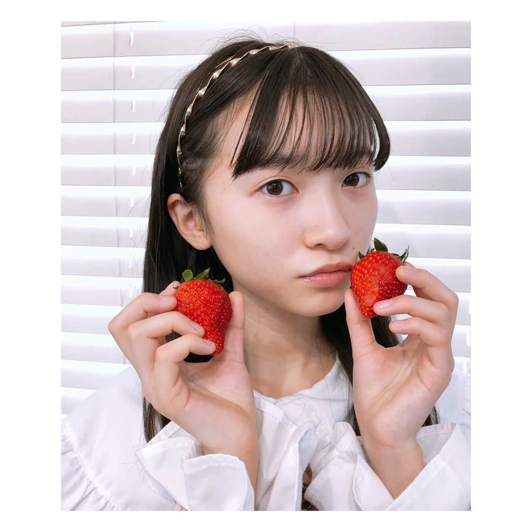 桧山ありすさんのインスタグラム写真 - (桧山ありすInstagram)「いちごの季節〜🍓💞  いちごは好きな食べ物の1つなんだ～♡ だからいちごだったらいくらでも食べれちゃう😆笑 あとは牛乳＆いちごのいちごミルクも大好き‪(*ˊᵕˋ* )  苺でビタミンチャージして テスト勉強頑張るぞ〜‪😆  #ニコプチ #プチモ #桧山ありす #スターダストプロモーション #stardustpromotion」2月7日 17時40分 - alice.hiyama