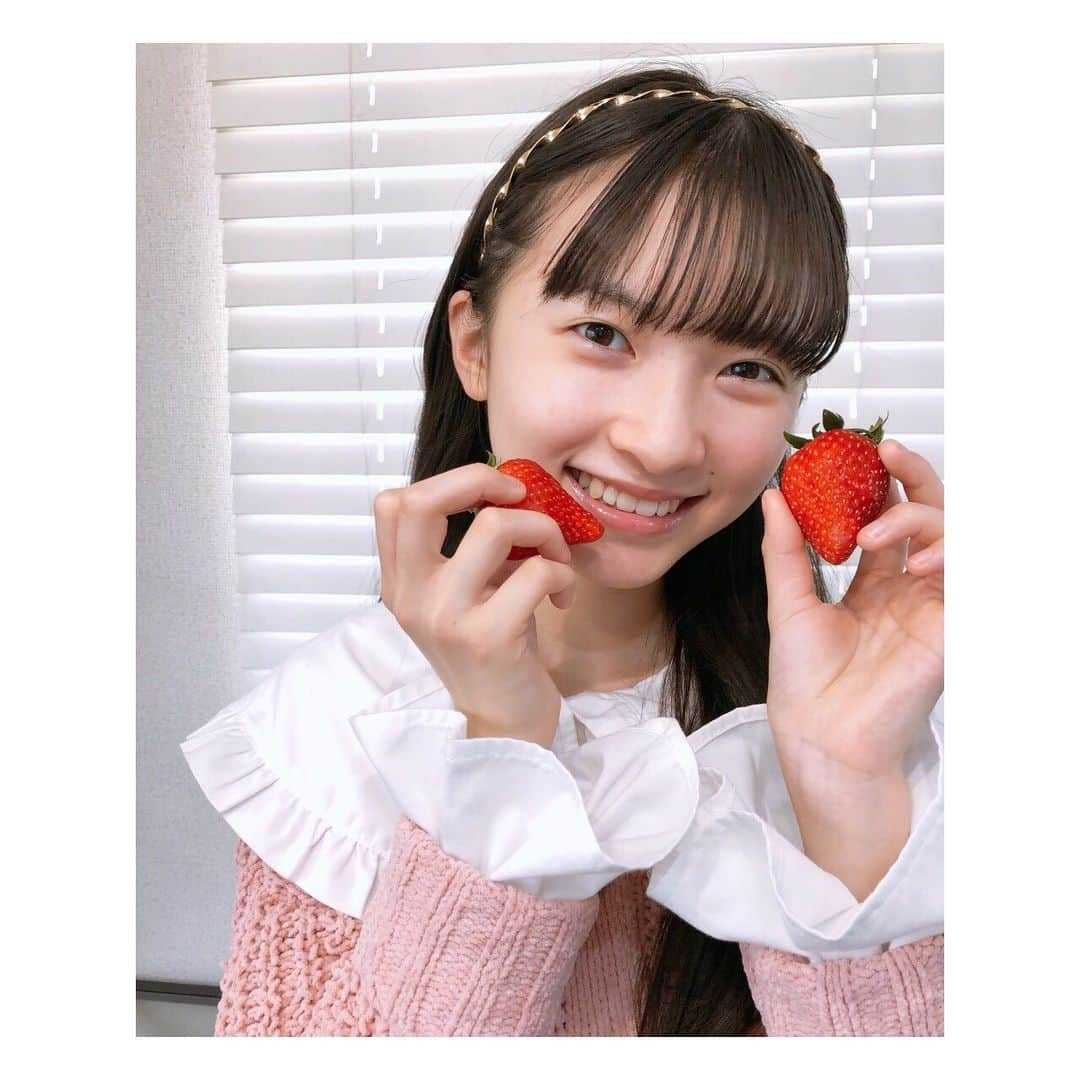 桧山ありすさんのインスタグラム写真 - (桧山ありすInstagram)「いちごの季節〜🍓💞  いちごは好きな食べ物の1つなんだ～♡ だからいちごだったらいくらでも食べれちゃう😆笑 あとは牛乳＆いちごのいちごミルクも大好き‪(*ˊᵕˋ* )  苺でビタミンチャージして テスト勉強頑張るぞ〜‪😆  #ニコプチ #プチモ #桧山ありす #スターダストプロモーション #stardustpromotion」2月7日 17時40分 - alice.hiyama