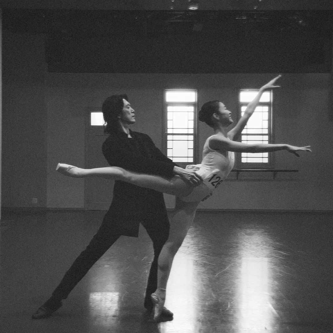 宮尾俊太郎さんのインスタグラム写真 - (宮尾俊太郎Instagram)「今夜は22時からBSNHKカンパニー第5話放送です！ よろしくお願いします！    #バレエ #ballet #dancer #miyao #shuntaro #宮尾俊太郎 #japan #tokyo #カンパニー　#普段は仲良いです」2月7日 17時43分 - shuntaro_miyao