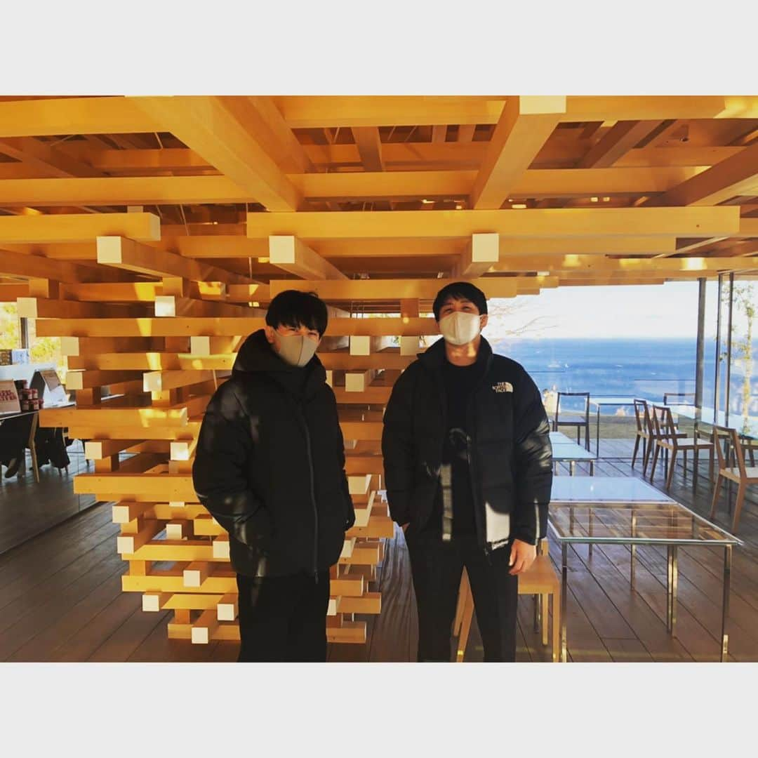 乙黒拓斗のインスタグラム：「📸 2021.1.1  #熱海  #アカオハーブローズガーデン #coedahouse」