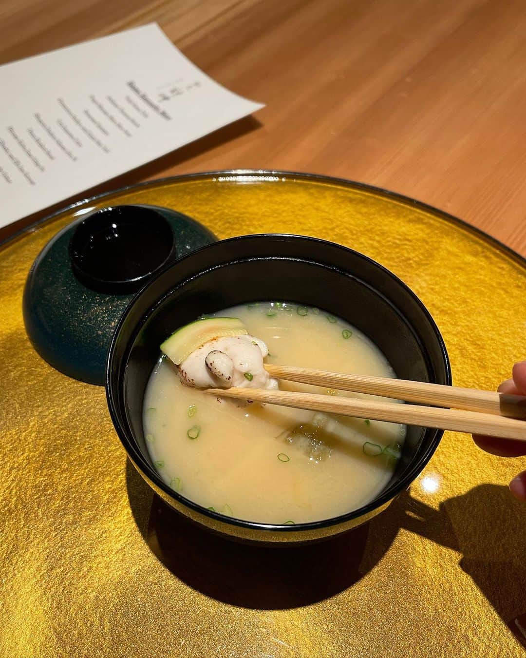 マーイ＝ナパサシ スラワンさんのインスタグラム写真 - (マーイ＝ナパサシ スラワンInstagram)「So yummy! 😍🐟 @kappo.kazunobu วันนี้หมวยมาทานอาหารญี่ปุ่นเป็นสไตล์โอมากาเสะคัปโปะ ใช้วัตถุดิบดีมากๆหลากหลายตามฤดูกาล เมนูก็อร่อยหลากหลาย ที่สำคัญแต่ละจานคือสวยมากๆ ไม่เชื่อเลื่อนดูรูปเลยนะ👉🏻 แนะนำอยากให้มาลองกัน ทานเสร็จอิ่ม อร่อย แฮปปี้สุดๆค่า♥️」2月7日 17時52分 - mind_napasasi