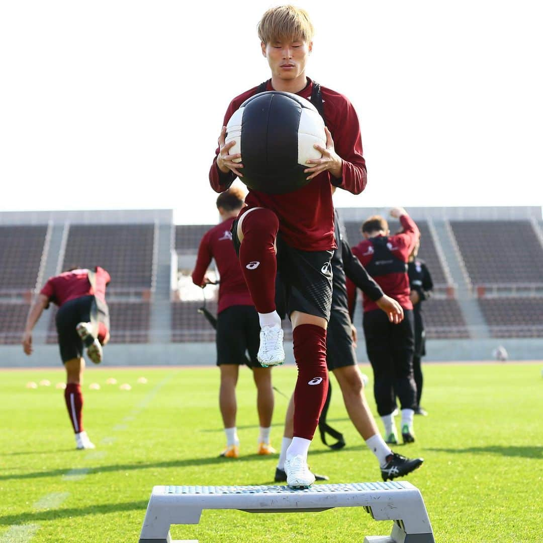 古橋亨梧さんのインスタグラム写真 - (古橋亨梧Instagram)「day 4 💪✨ #visselkobe#okinawa#2021」2月7日 18時05分 - kyogo_furuhashi