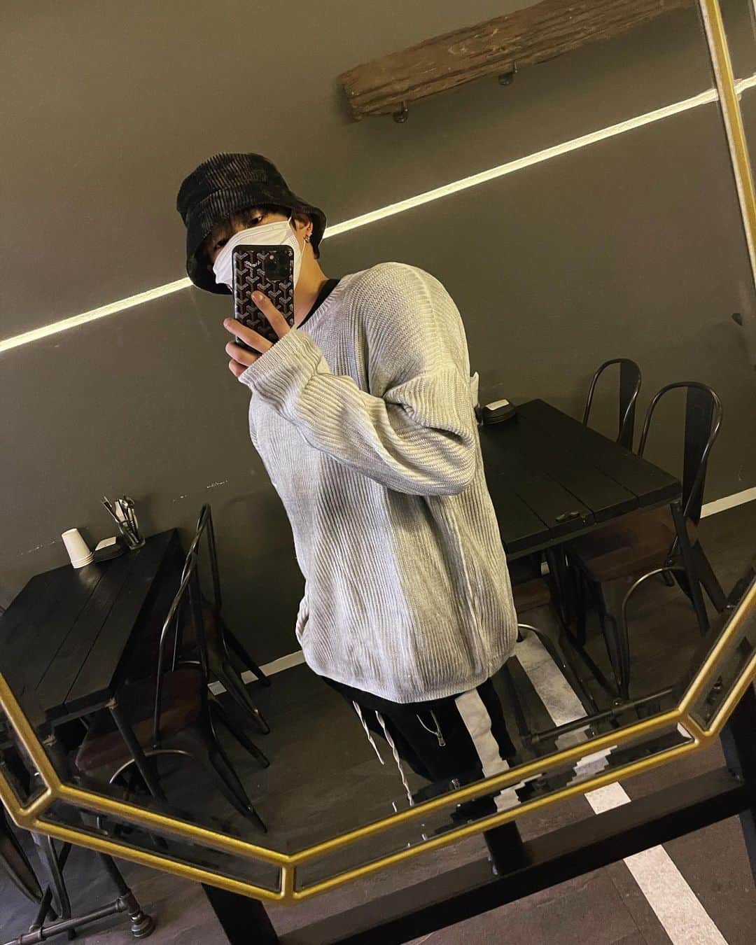 チャンボム のインスタグラム：「These days, Feel lethargic🐺  #Gray #Gloomy #Lethargic」