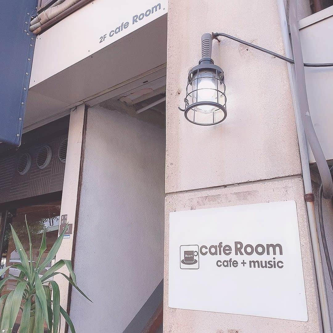 板野優花さんのインスタグラム写真 - (板野優花Instagram)「☕️大阪・西長堀 cafe Room さん @cafe_room  ・ お仕事終わりに見つけたオシャレなカフェ☺️💓 📎スイーツプレート 750円 📎カフェラテ 500円 📎ホワイトソースのクロックムッシュ 850円 ・ スイーツプレートは スコーン、ケーキ、アイス それぞれのジャンルから自分の好きなものを 選んで好みのプレートにできるの🥰✨ ・ #caferoom #カフェルーム #大阪カフェ #大阪グルメ #堀江グルメ #堀江カフェ #西長堀グルメ #西長堀ランチ  #関西カフェ巡り #北区カフェ #カフェ巡り好きな人と繋がりたい  #関西グルメ #おいしいもの好きな人と繋がりたい #カフェ活 #おすすめカフェ #カフェ女子 #カフェオレ #デザートプレート #ブラウニー#スコーン #ゆーろの美味しいメモ」2月7日 18時00分 - yuka_itano