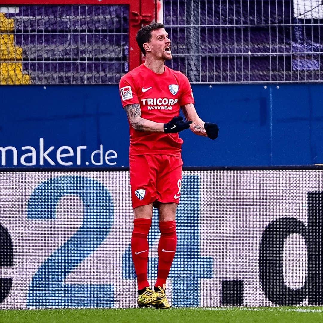 シモン・ツォラーのインスタグラム：「Ein schönes Gefühl nach langer Zeit an der Bremer Brücke aufzulaufen und noch schöner 3 Punkte mitzunehmen. Weiter gehts 💪🏼💙 #team」