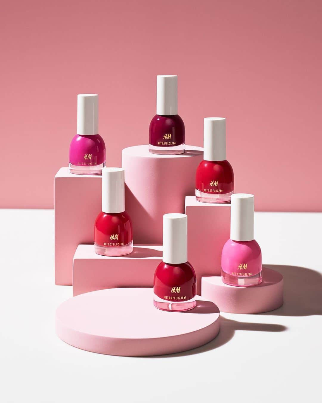 H&Mさんのインスタグラム写真 - (H&MInstagram)「Roaring ruby red, fun fuchsia or marvellous magenta — which one is your favourite shade? Follow @hmbeauty for more beauty inspo! 💅 #HM  Nail polish: 0486207038 Nail polish: 0486207039 Nail polish: 0486207040 Nail polish: 0486207042 Nail polish: 0486207074 Nail polish: 0486207124」2月7日 18時08分 - hm