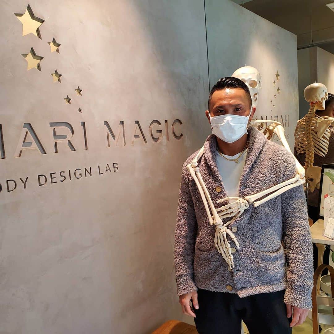 のインスタグラム：「HARI MAGIC DAIKANYAMAさんで施術。  瀕死の状態から復活させてもらいました✌️  院長ありがとうございましたm(_ _)m  俺のスタンド強そうだろ👊✨」
