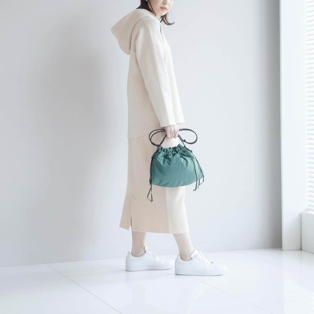 INDIVIのインスタグラム：「- new items -﻿ ﻿ ﻿ ニット素材でリラクシーに着るセットアップコーデ。﻿ 普段使いしやすいフーディは、﻿ ボトムス選ばずでお召しいただけます。﻿ ニットスカートは、Iラインシルエットかつ少し長めの丈感ですのですっきり大人雰囲気に仕上がります。﻿ ﻿ ﻿ ✴︎pullover.¥14,850(税込)﻿ ✴︎no.127-19470﻿ ﻿ ✴︎skirt.¥12,650(税込)﻿ ✴︎no.127-76470﻿ ﻿ ＿＿＿＿＿＿＿＿＿＿＿＿＿＿＿＿﻿ 【セレモニーアイテム10倍キャンペーン開催中!!】﻿ 2/3(wed)-2/16(tue)までの期間中、﻿  対象のセレモニーアイテムがポイント10倍に！﻿ 春の入卒式や、お仕事シーンにもぴったりなアイテムをお得にご案内。﻿ ぜひチェックしてみてください！﻿ ﻿ ﻿ #INDIVI﻿ #インディヴィ」