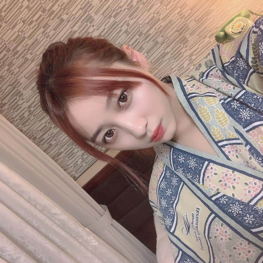 白川れなのインスタグラム：「なちゅらるめいく💄💋﻿ ﻿ ﻿ ﻿ ﻿ ﻿ ﻿ 色気が欲しムニダ﻿ ﻿ ﻿ ﻿ ﻿ ﻿ ﻿ ﻿ ﻿ ﻿ ﻿ ﻿ #ピンクカラー #ピンクベージュ#pink #hairstyle #haircolor # #daily #daily_photo_jpn #socialdistancing #makeup #美容学生 #メイク #lilac #バンド#portrait #좋아요 #소통 #팔로우 #팔로미 #오오티디 #데일리룩 #패션 #뷰티스타그램 #메이크업 #셀카 #赞 #粉我 #我的最愛 #韓国ヘア」