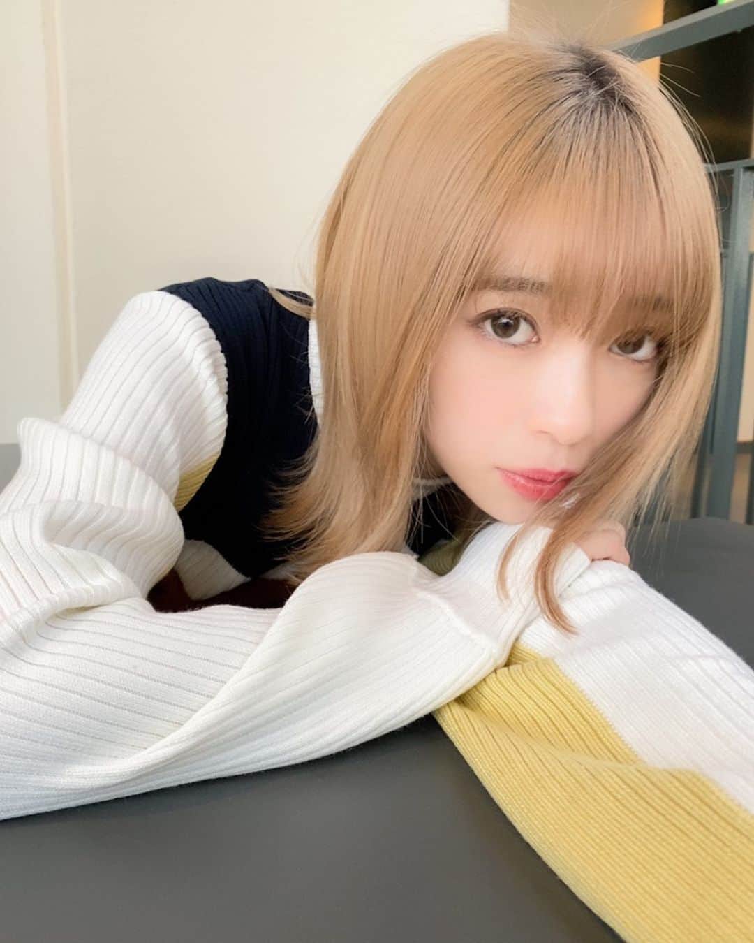 塩川裕美のインスタグラム：「. . 去年の福岡撮影会のデータを今頃😧☁️☁️ 時差すごくてすみません😂 . . 三組目で撮って頂いた @kentaro_narahara さんデータ📸 . ハイトーンすごく綺麗に撮って下さってる🥺 めっちゃはなしやすくて和みました🙊✌︎笑笑」