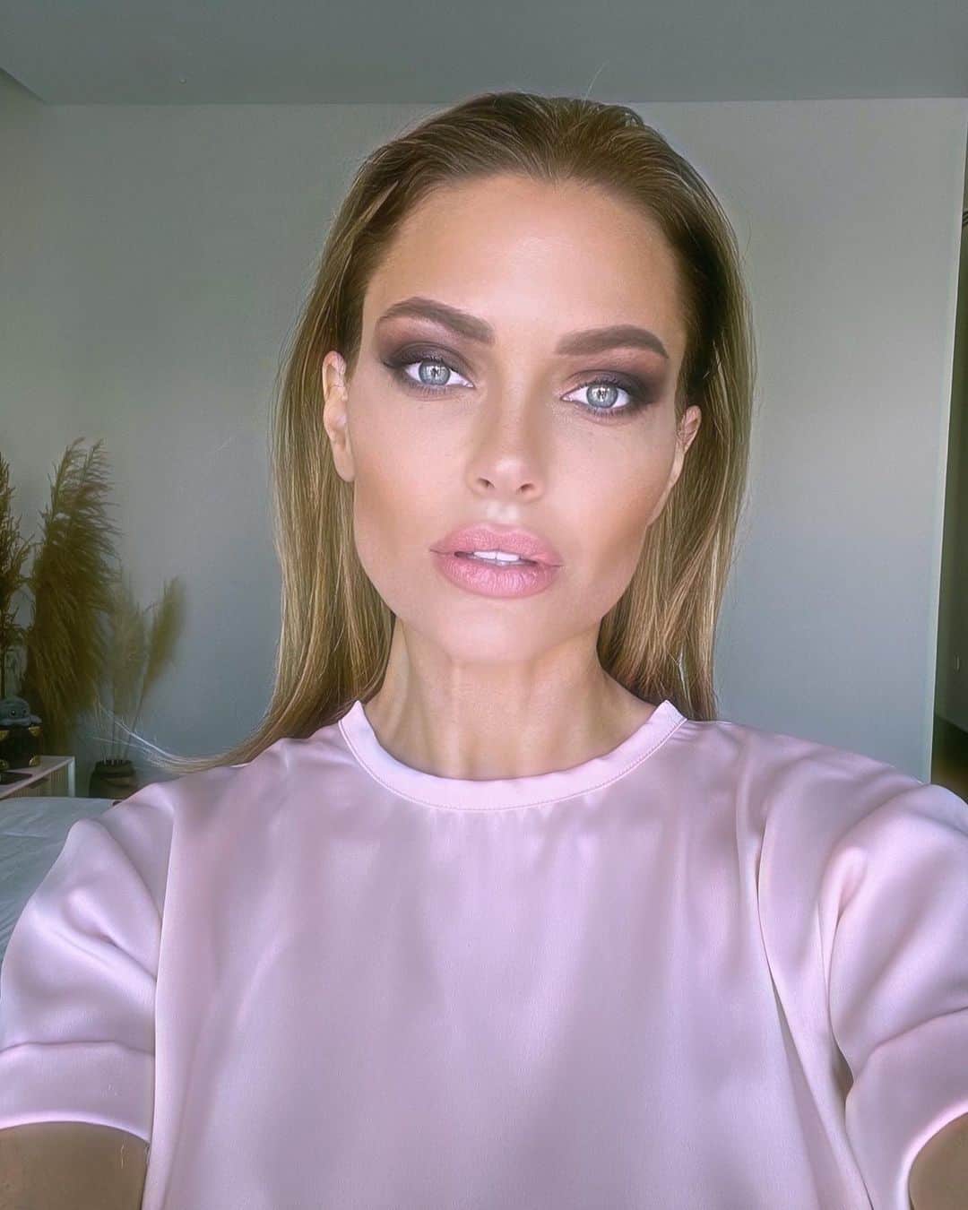 Caroline Receveurのインスタグラム：「Pink Lady 💕」