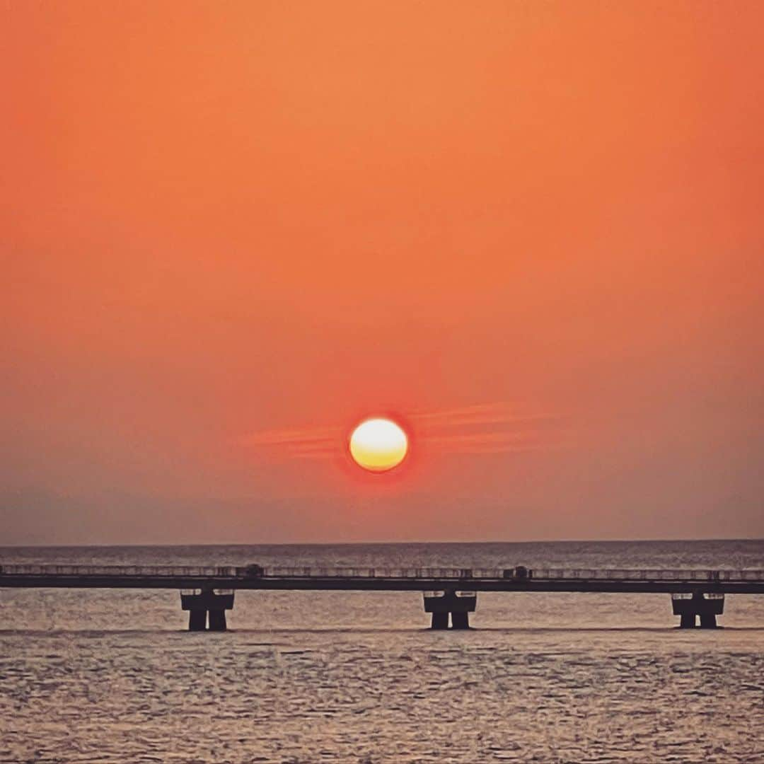 福田朋夏さんのインスタグラム写真 - (福田朋夏Instagram)「今日のサンセットは最高に綺麗でした✨🥺 #okinawa #sunset」2月7日 18時28分 - tomoka_fukuda