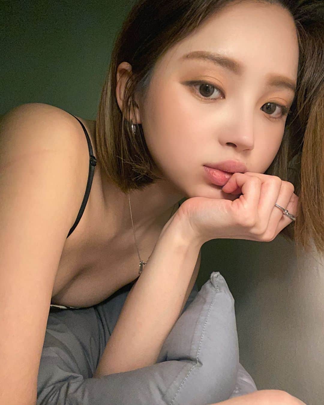 Yoonbitnaのインスタグラム：「조명이 중요했그나 #selfie #selca」